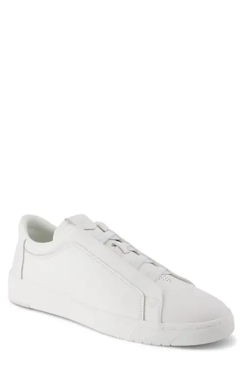 Travel Lite Sneaker