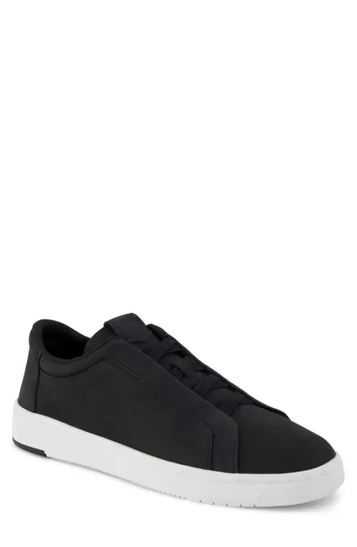 Travel Lite Sneaker