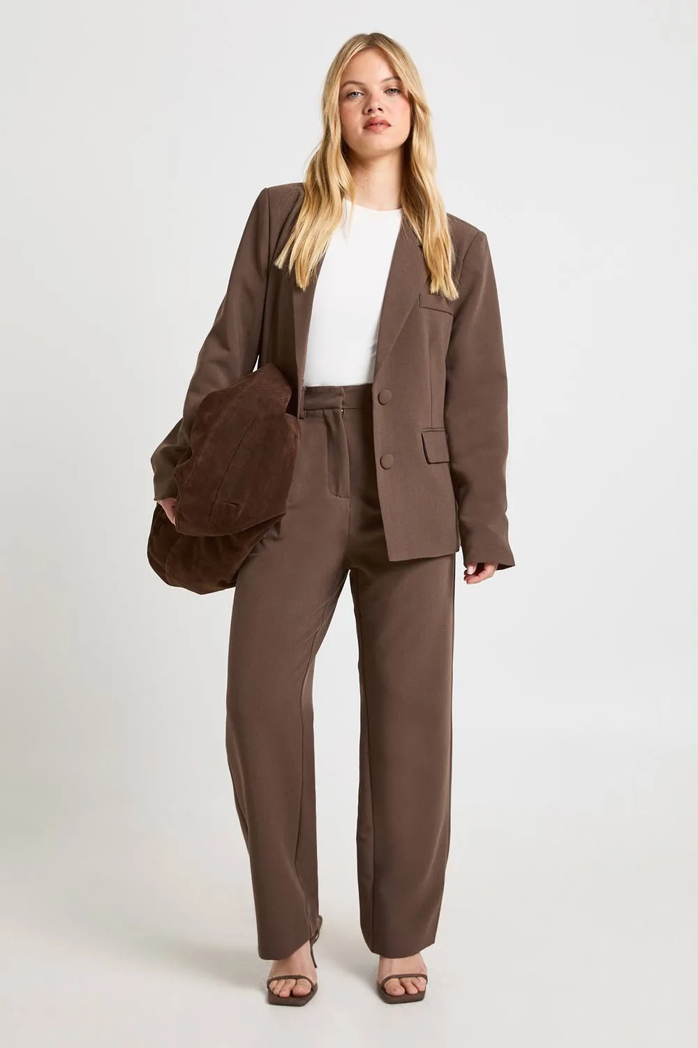 Essential Straight Leg Tailored Trousers by boohoo