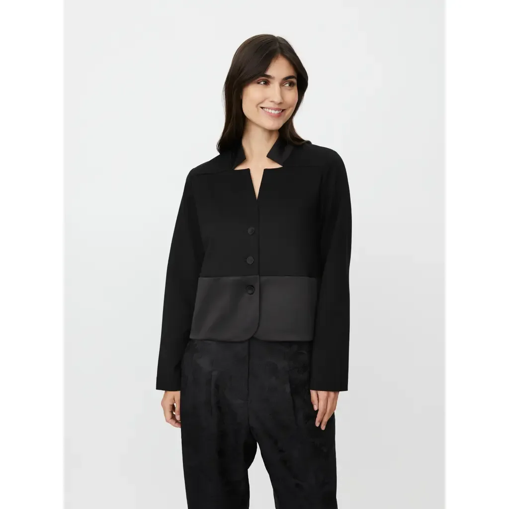 Majadania Cropped Blazer by Masai Copenhagen