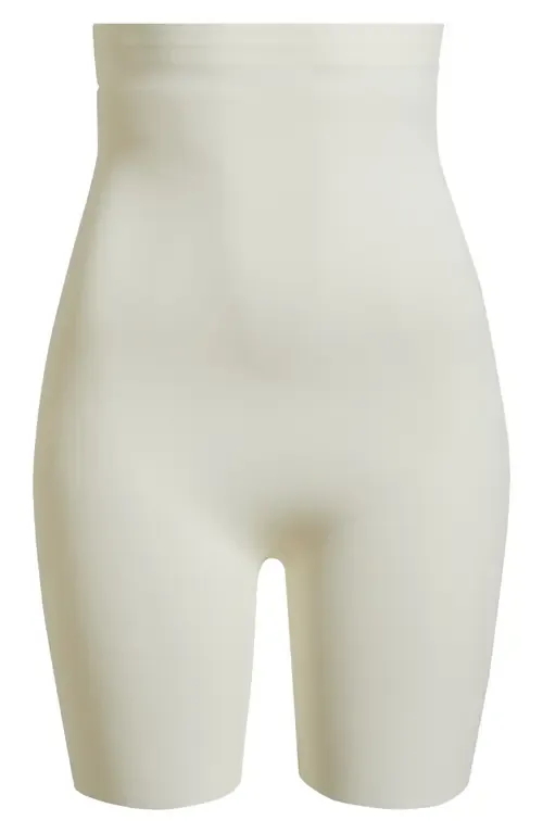Maxi Sexy High-Bermuda Shaping Shorts by MAGIC Bodyfashion