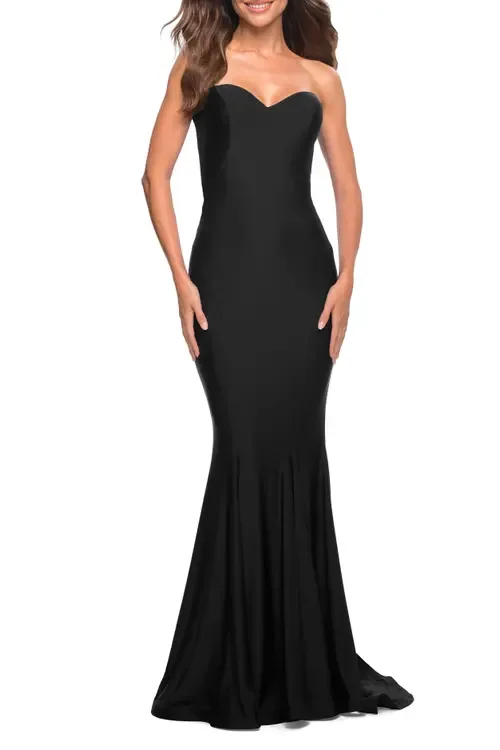 Chic Jersey Gown with Sweetheart Neckline