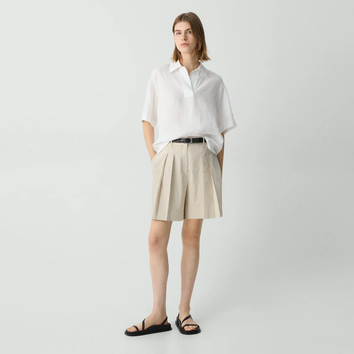 Pleated Short in Good Linen by Theory
