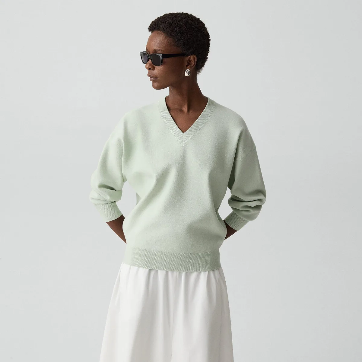 V-Neck Sweatshirt in Light Bilen by Theory