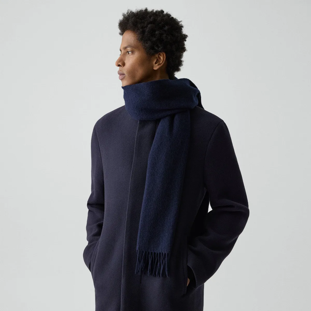 Scarf in Plush Cashmere by Theory