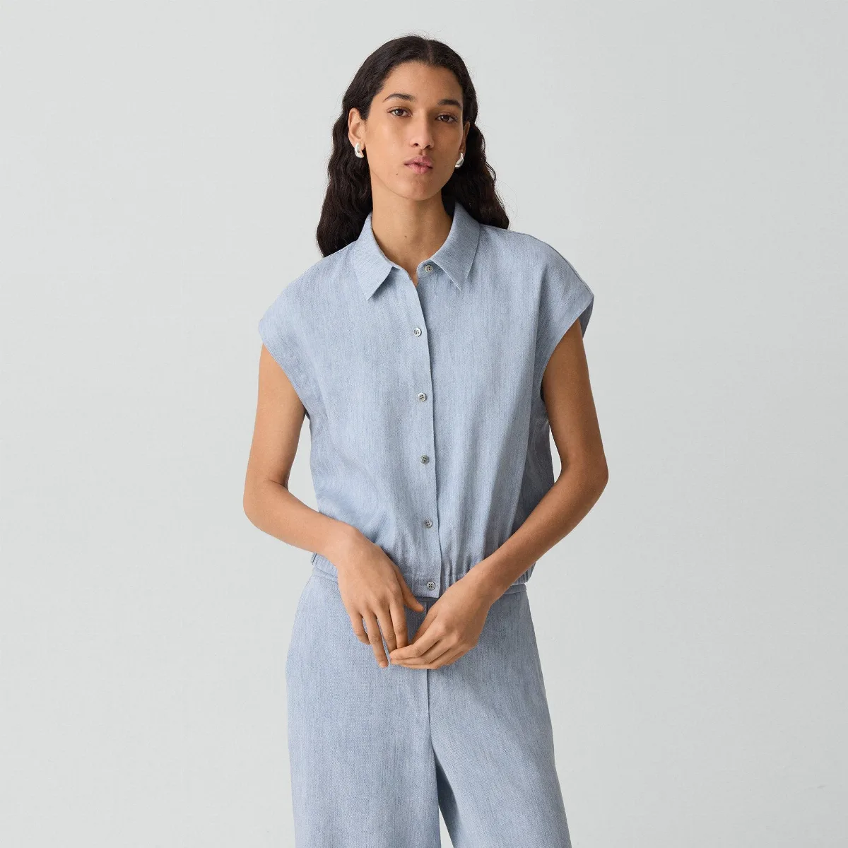 Cap-Sleeve Shirt in Fluid Linen