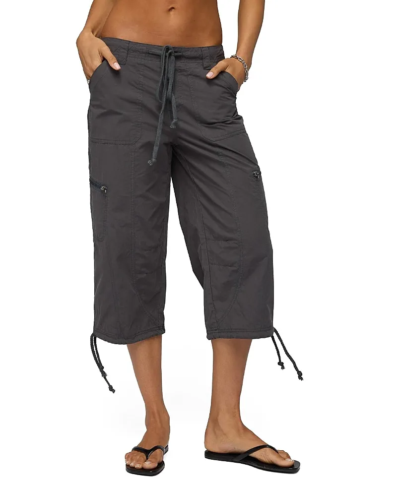 Lilith Cargo Capri Pants by Edikted