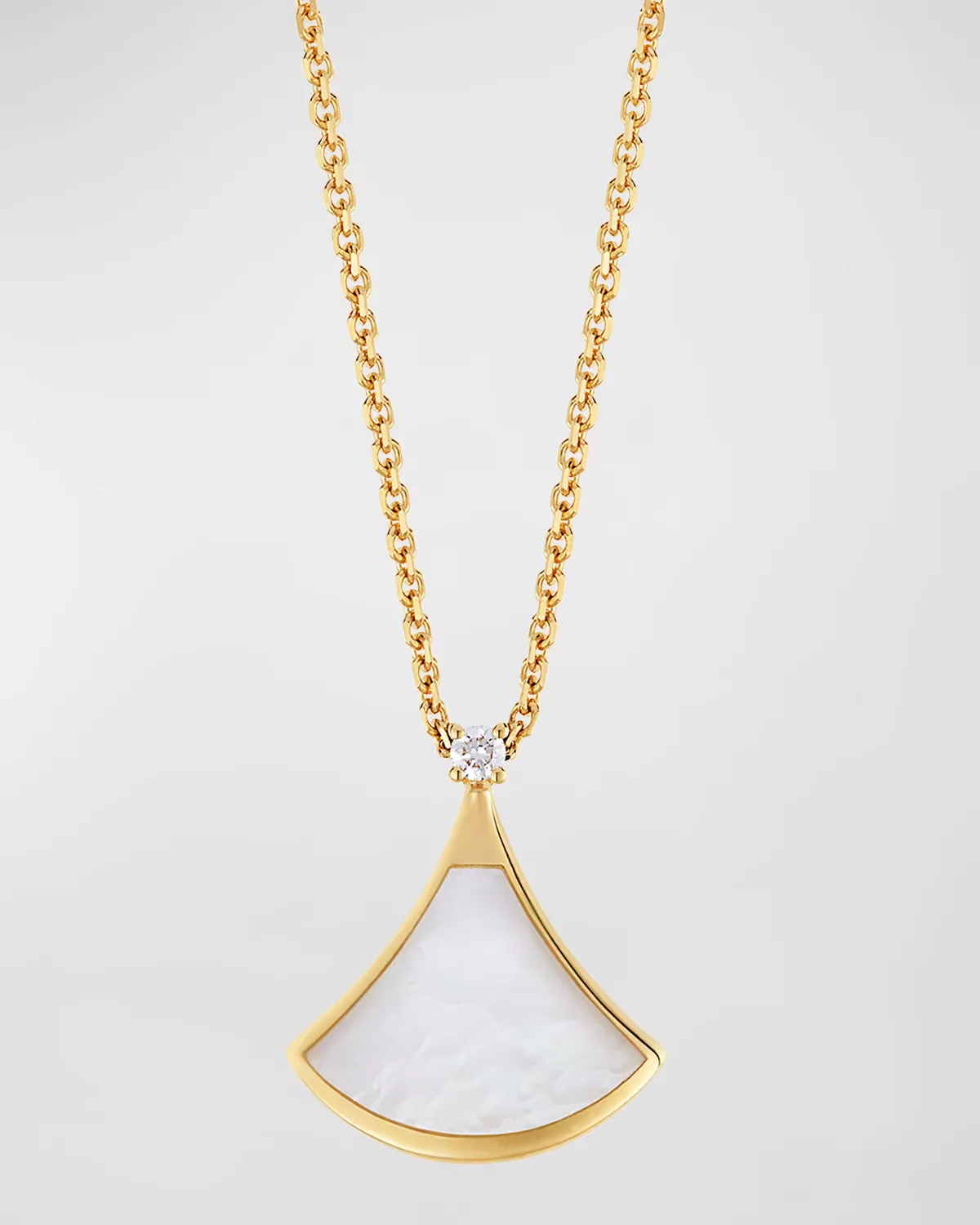 Divas' Dream Yellow Gold Pendant Necklace with Mother-of-Pearl by BVLGARI
