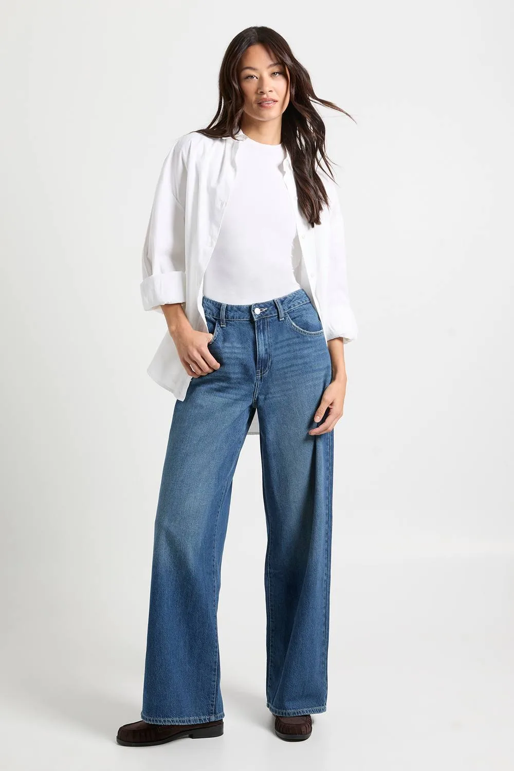 Basics Mid Waist Boyfriend Jean in Vintage Wash by boohoo