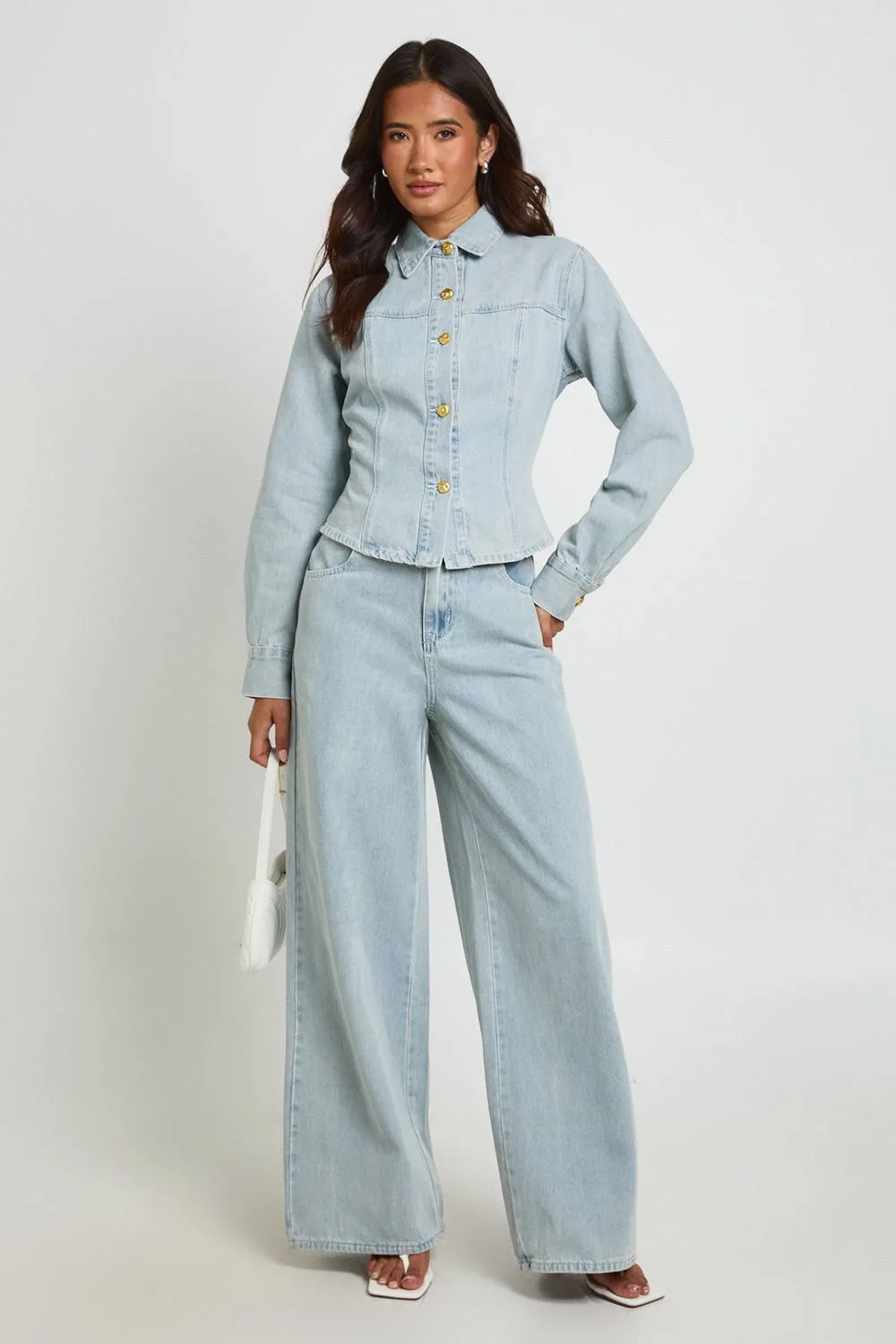 Gold Button Wide Leg Jean in Bleach Wash by boohoo