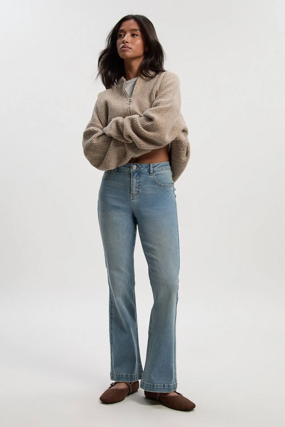Mid Rise Y2K Bootcut Jean in Vintage Wash by boohoo