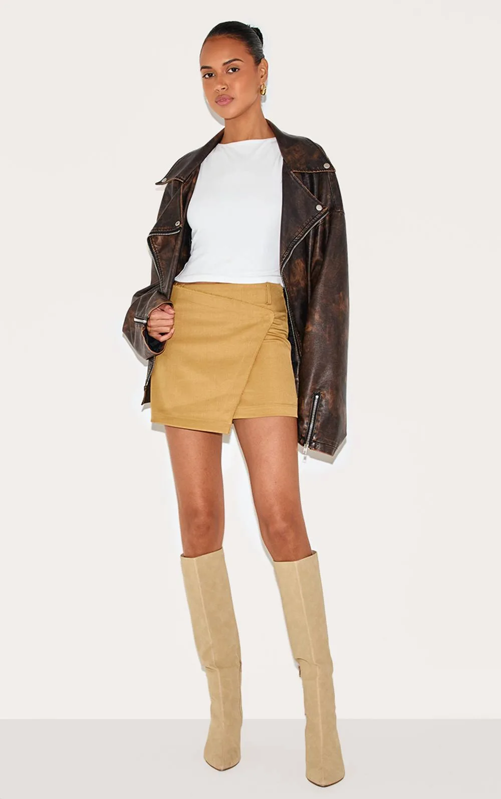 Woven Raw Edge Detail Mini Skort by PrettyLittleThing