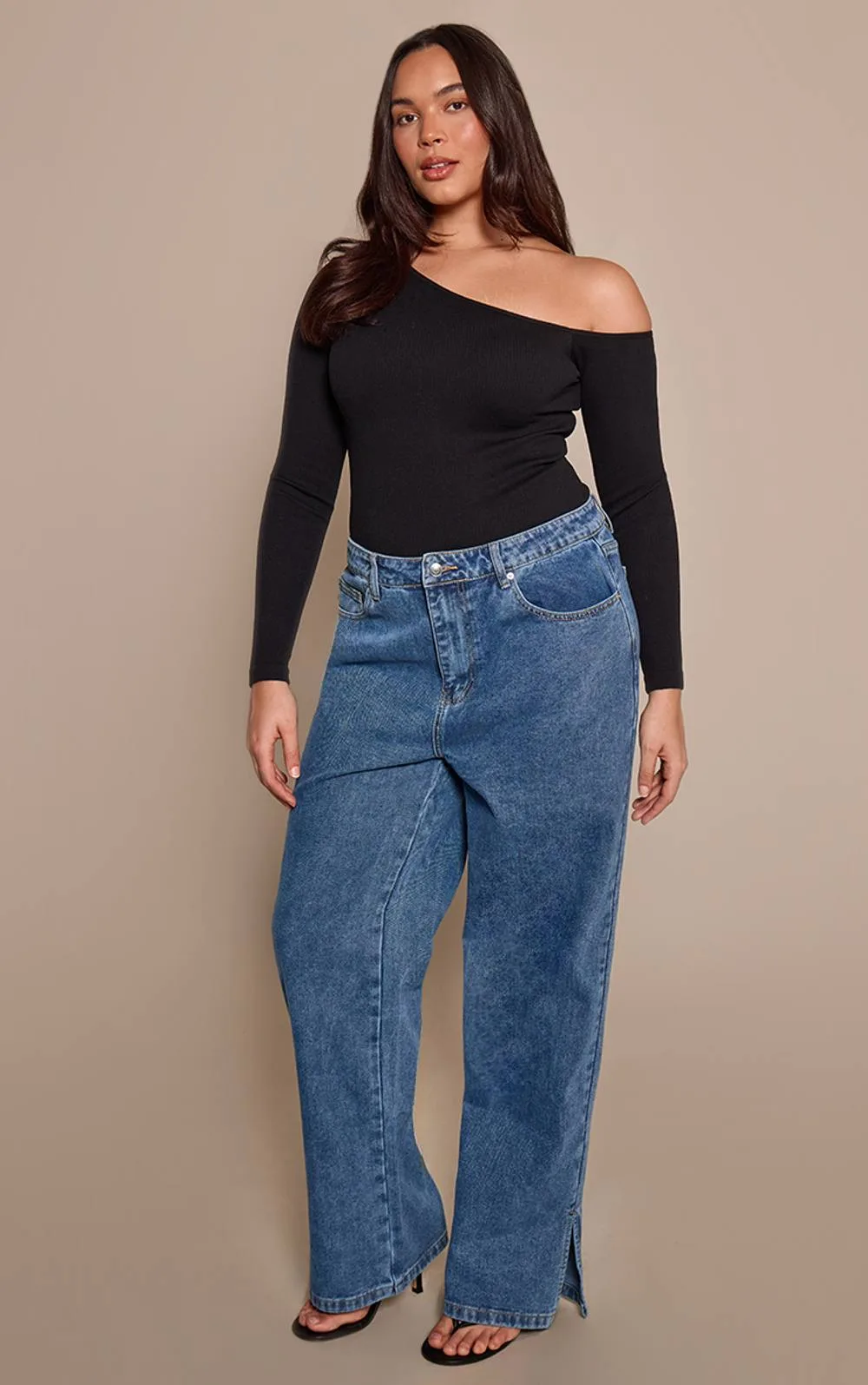 Split Hem Straight Leg Jeans by PrettyLittleThing