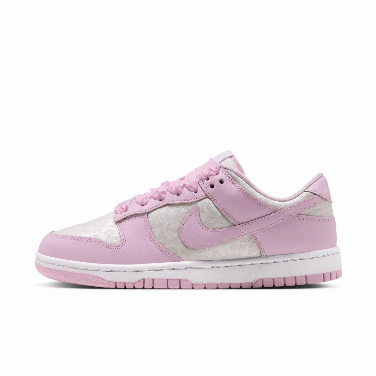 Dunk Low SE Shoes by Nike