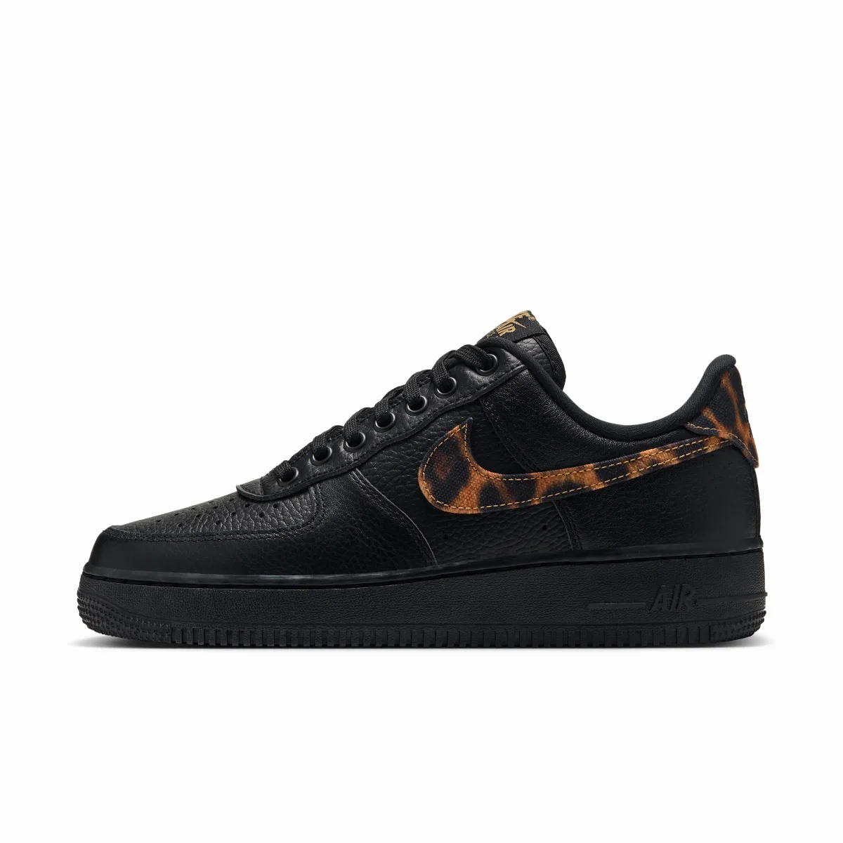 Air Force 1 07 SE Shoes by Nike