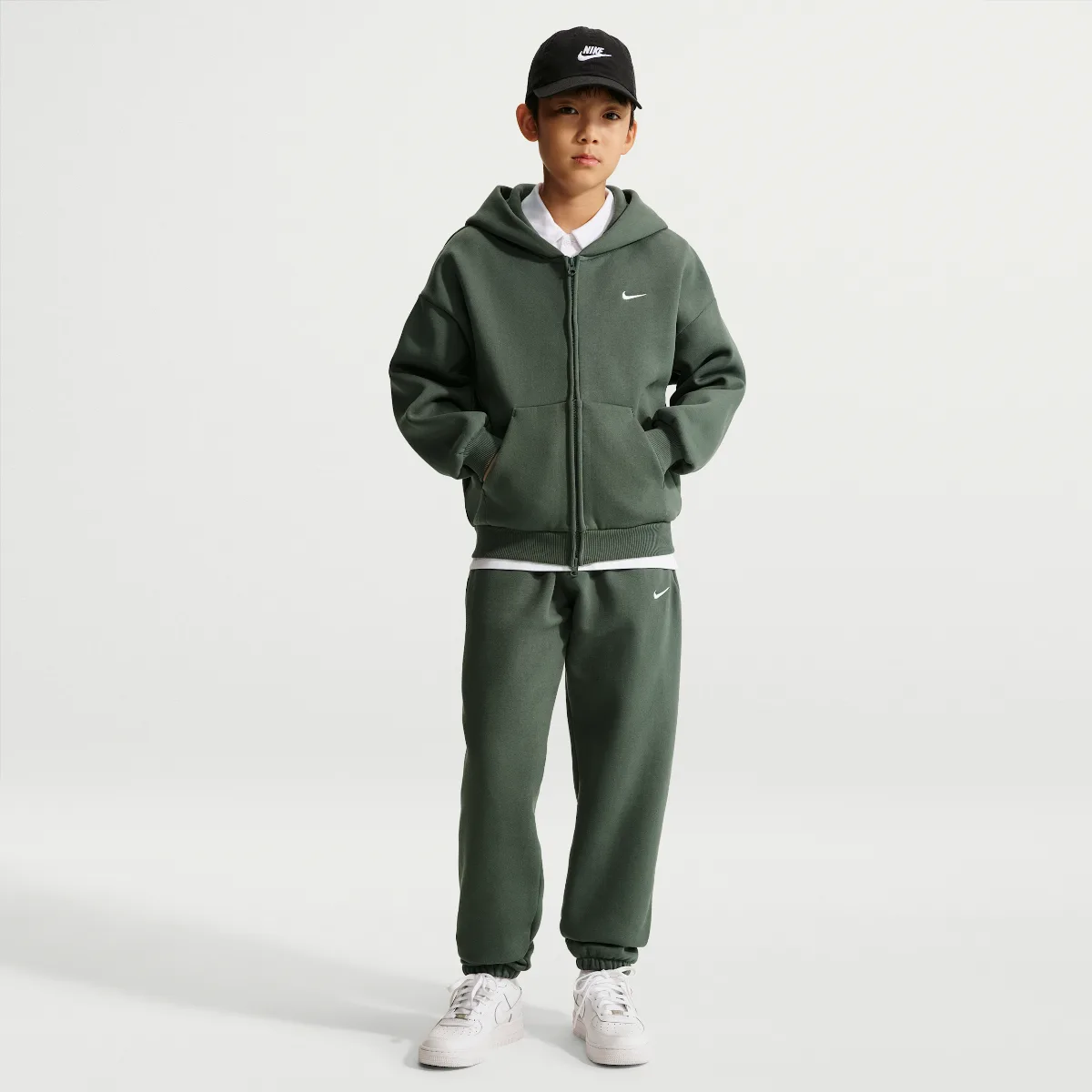 Solo Swoosh Fleece Cuffed Basketball Pants by Nike
