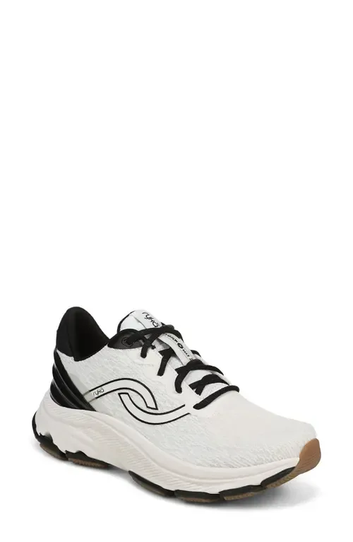Devotion x Max 2 Walking Sneaker