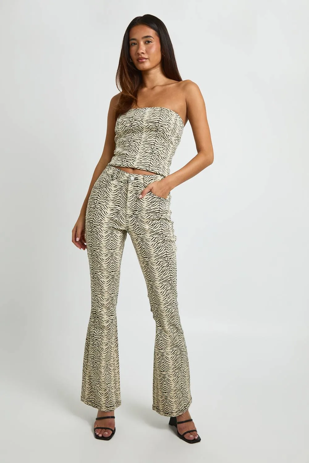 Mid Waist Zebra Flared Jean by boohoo