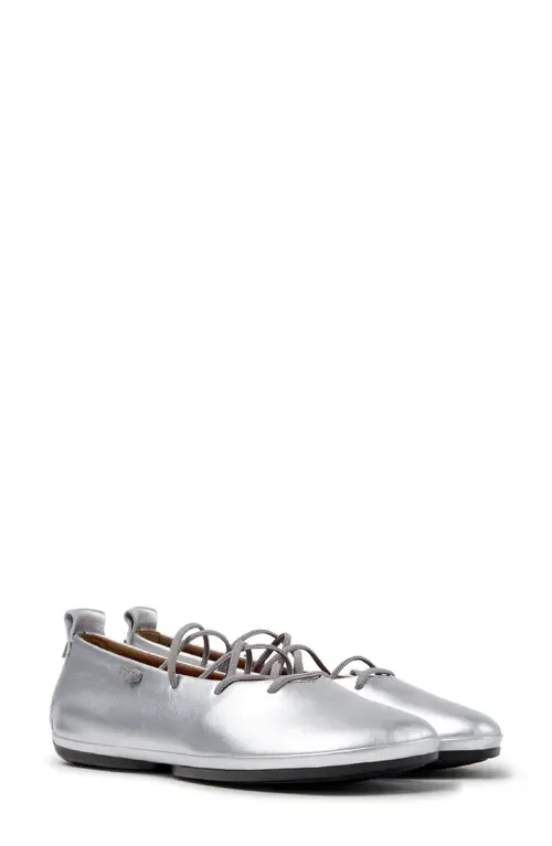 Right Nina Flat by Camper