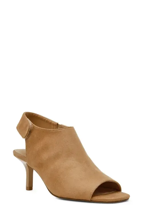 Semana Ankle Strap Sandal in Sand Suede