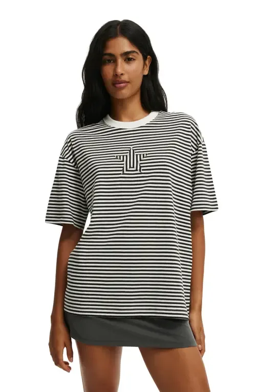 The Boxy Graphic Tee by Cotton On
