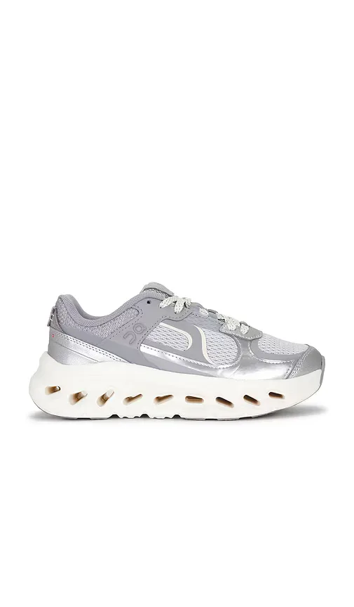 Cloudtilt Arc Sneaker by On