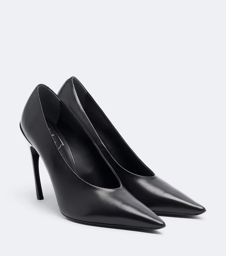 Choc Leather Pumps by Roger Vivier