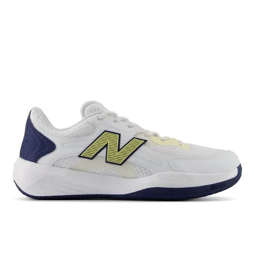 696v7 Tennis Shoes by New Balance