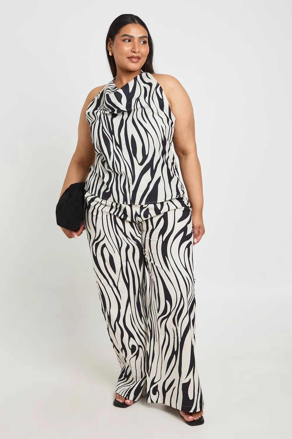 Elasticated Wide Leg Trouser by boohoo