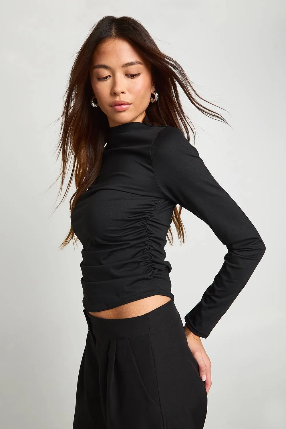 Grown on Neck Ruched Side Long Sleeve Top