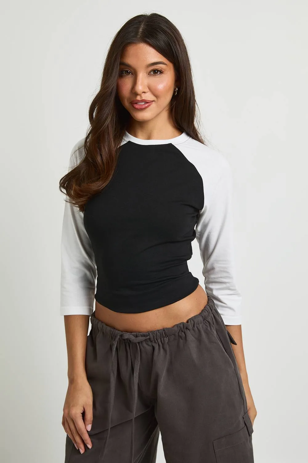 Contrast Raglan 3/4 Sleeve T-Shirt by boohoo