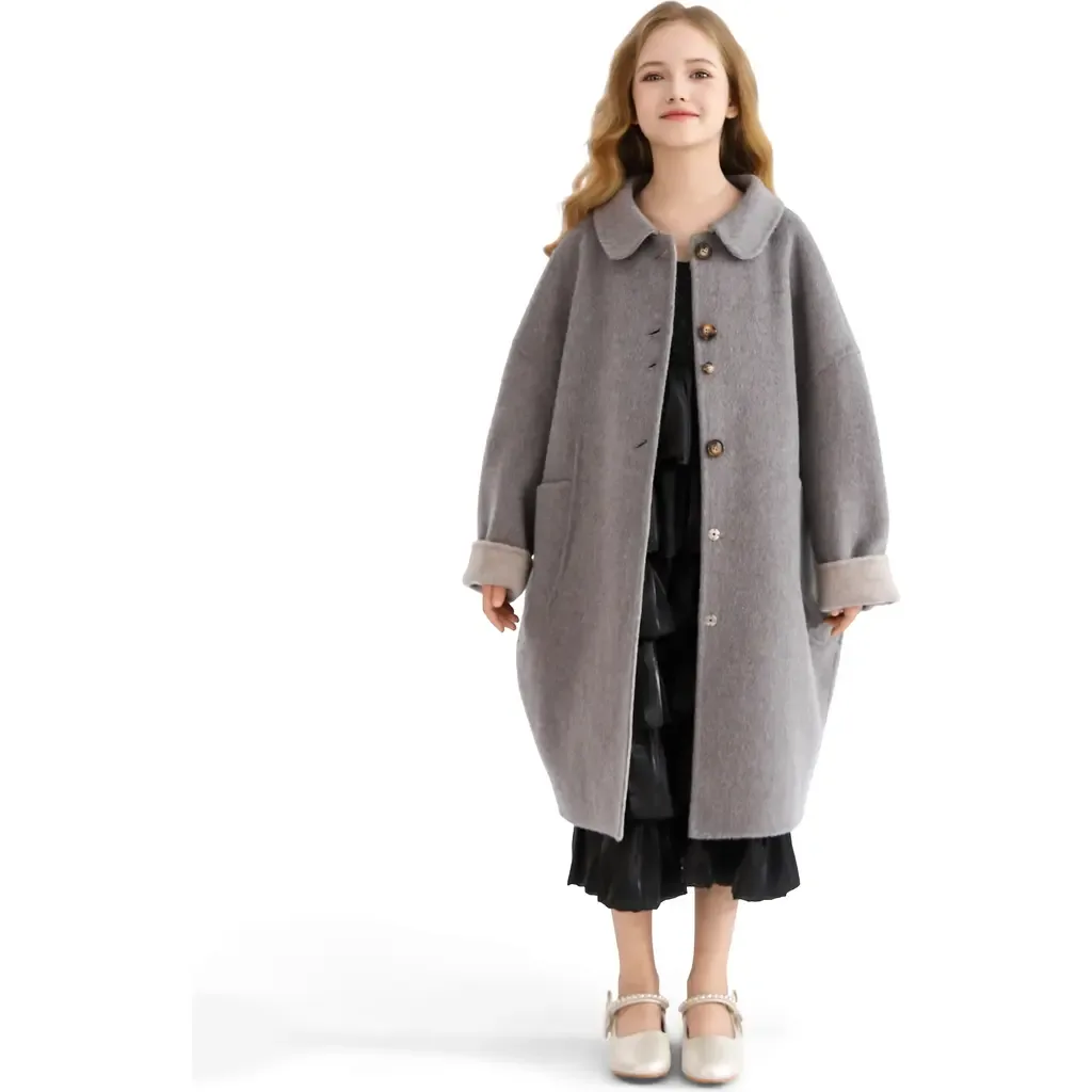 Wool Coat with Peter Pan Collar by Tulleen