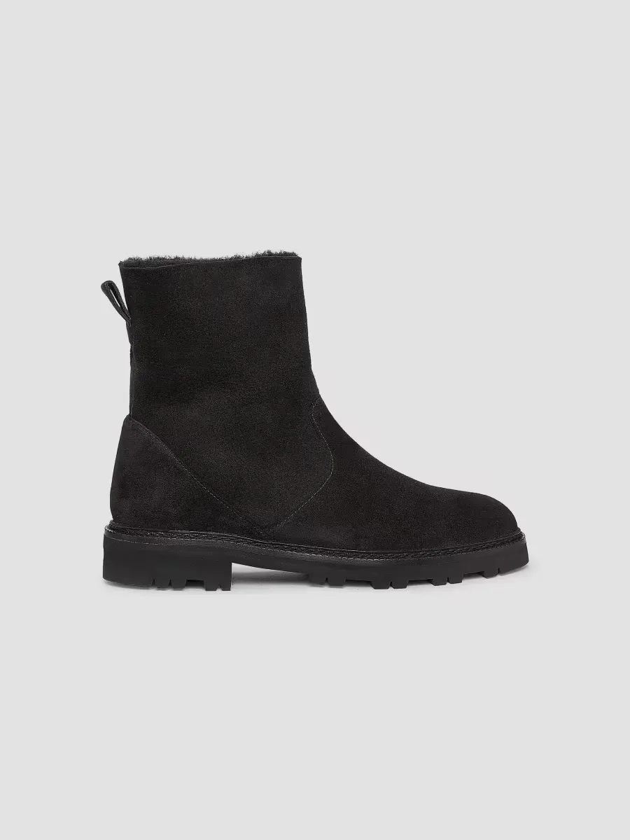 Tomosa Suede Boots by Manolo Blahnik