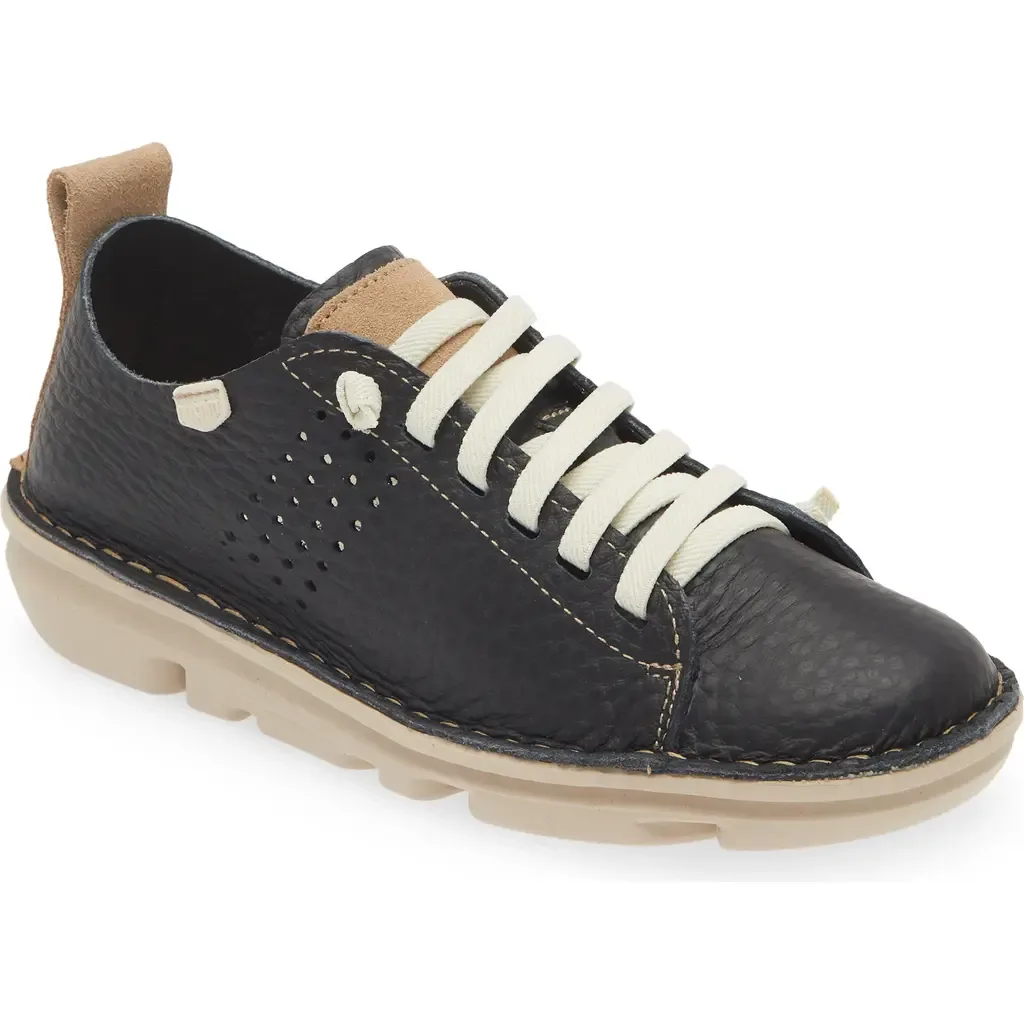 30250 Silken Low Top Sneaker by On Foot