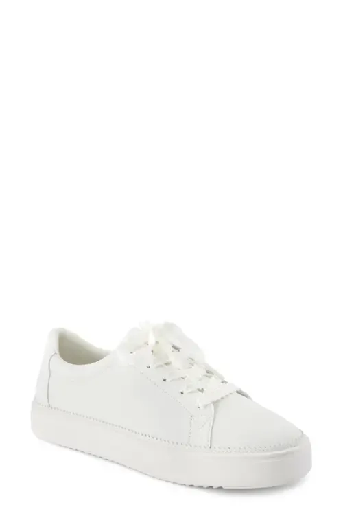 Izzy Sneaker