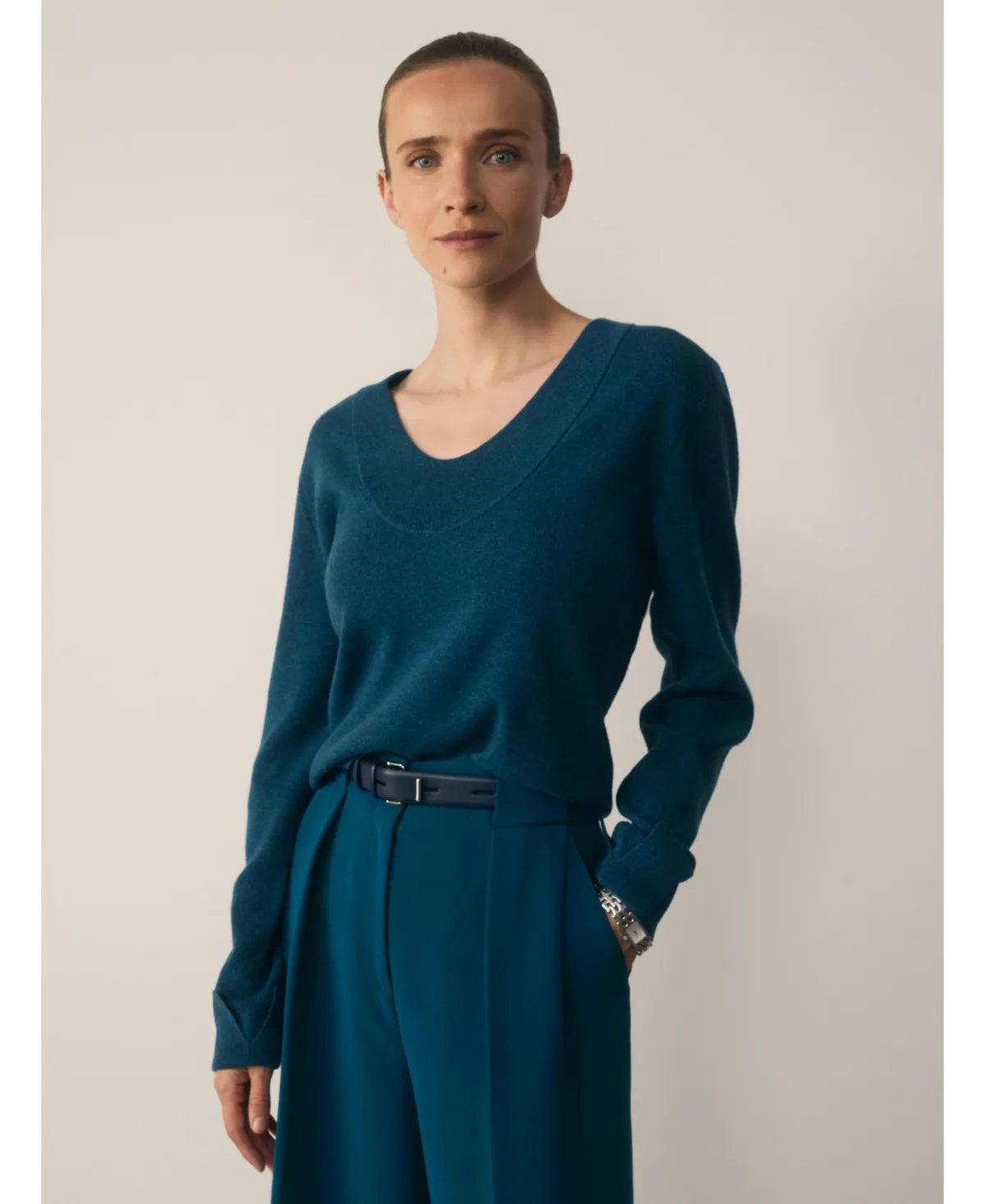 Bellori Cashmere Long-Sleeve Scoop Neck Sweater by The Fold
