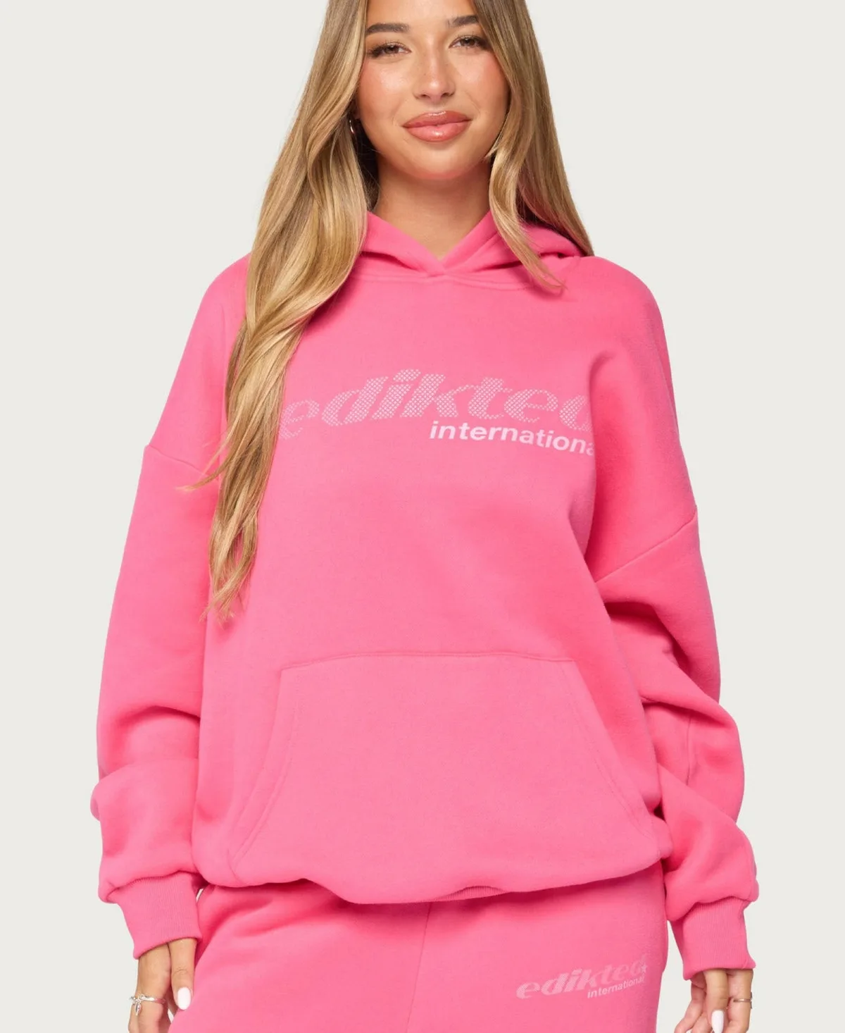 International Hoodie by Edikted