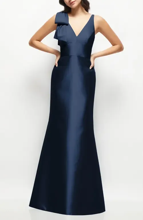 Bow Detail Sleeveless Satin Twill Trumpet Gown by Alfred Sung