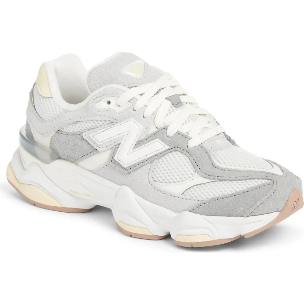9060 Sneaker by New Balance