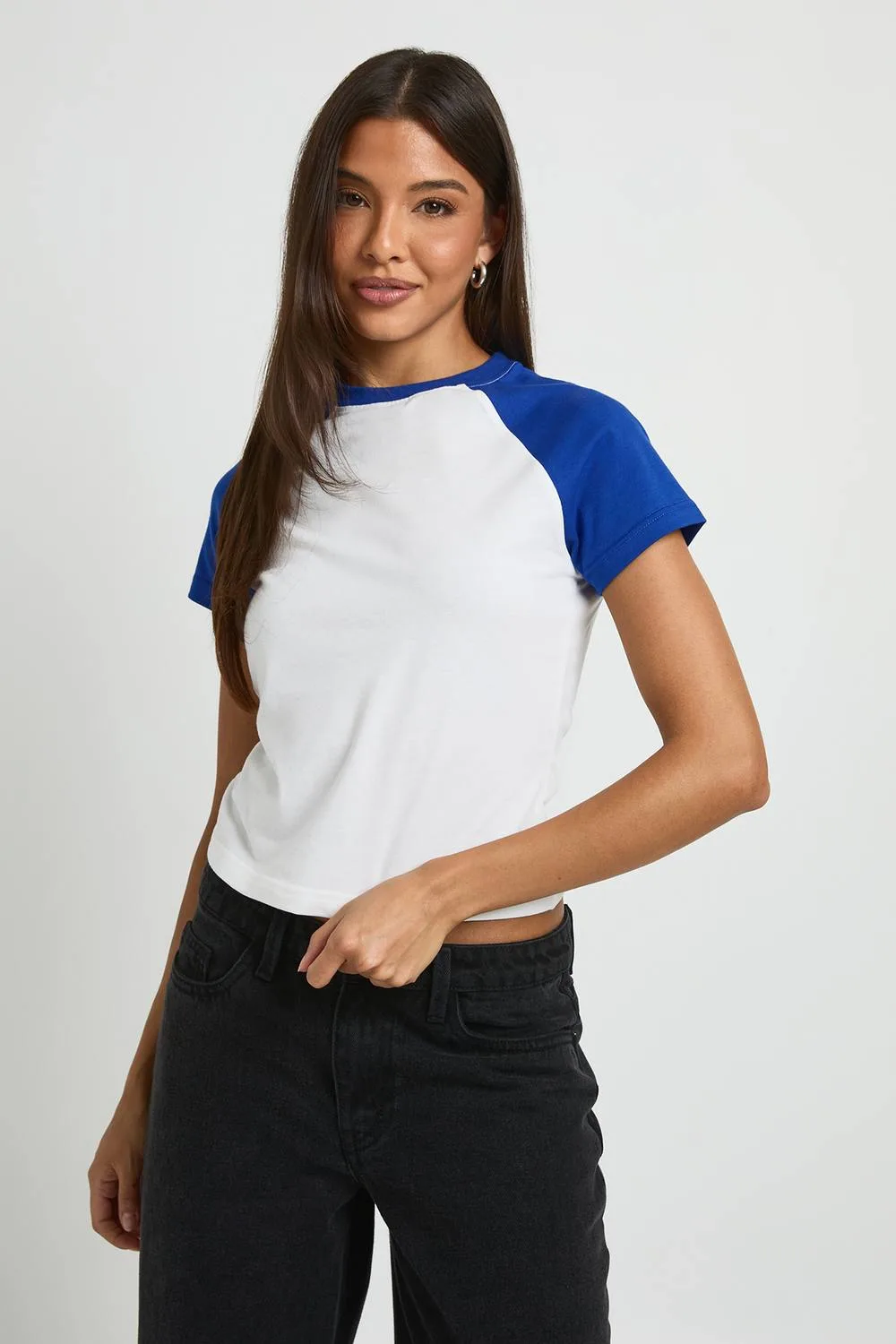 Contrast Raglan Sleeve Baby T-Shirt by boohoo