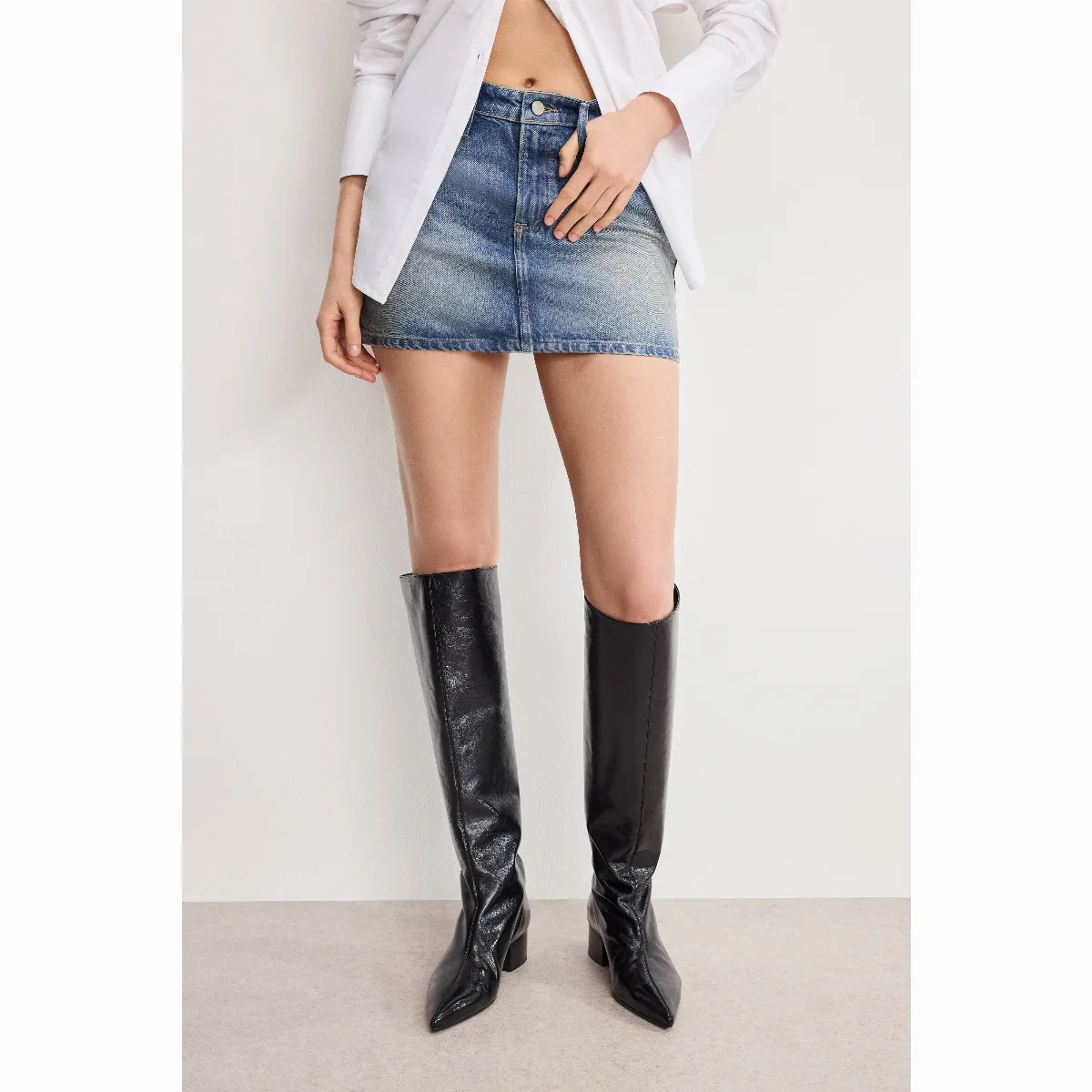 Coated Good 90s Mini Skirt by Khloé Kardashian by GOOD AMERICAN
