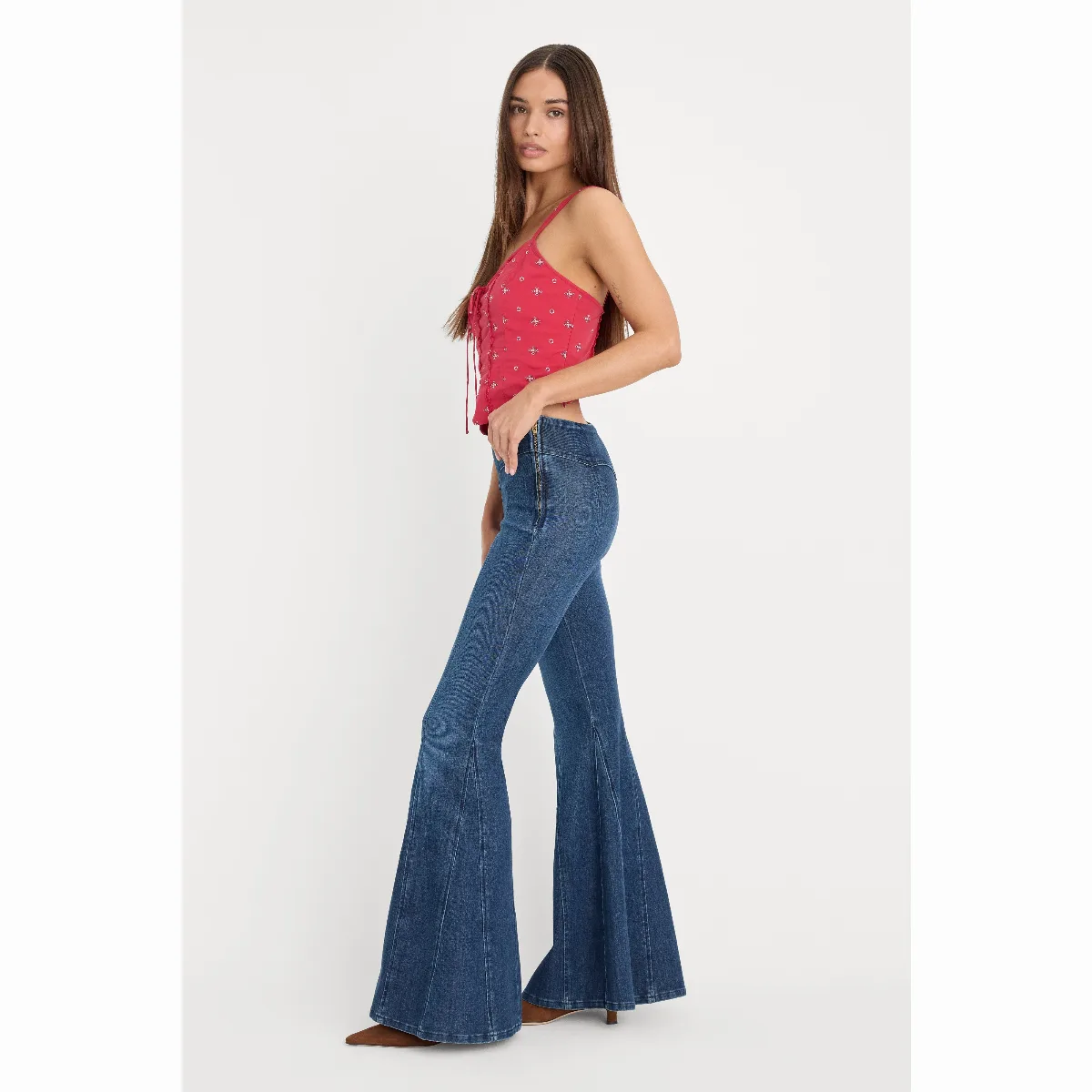 Dolly Joleans Extreme Flare Jeans by Khlo Kardashian by GOOD AMERICAN