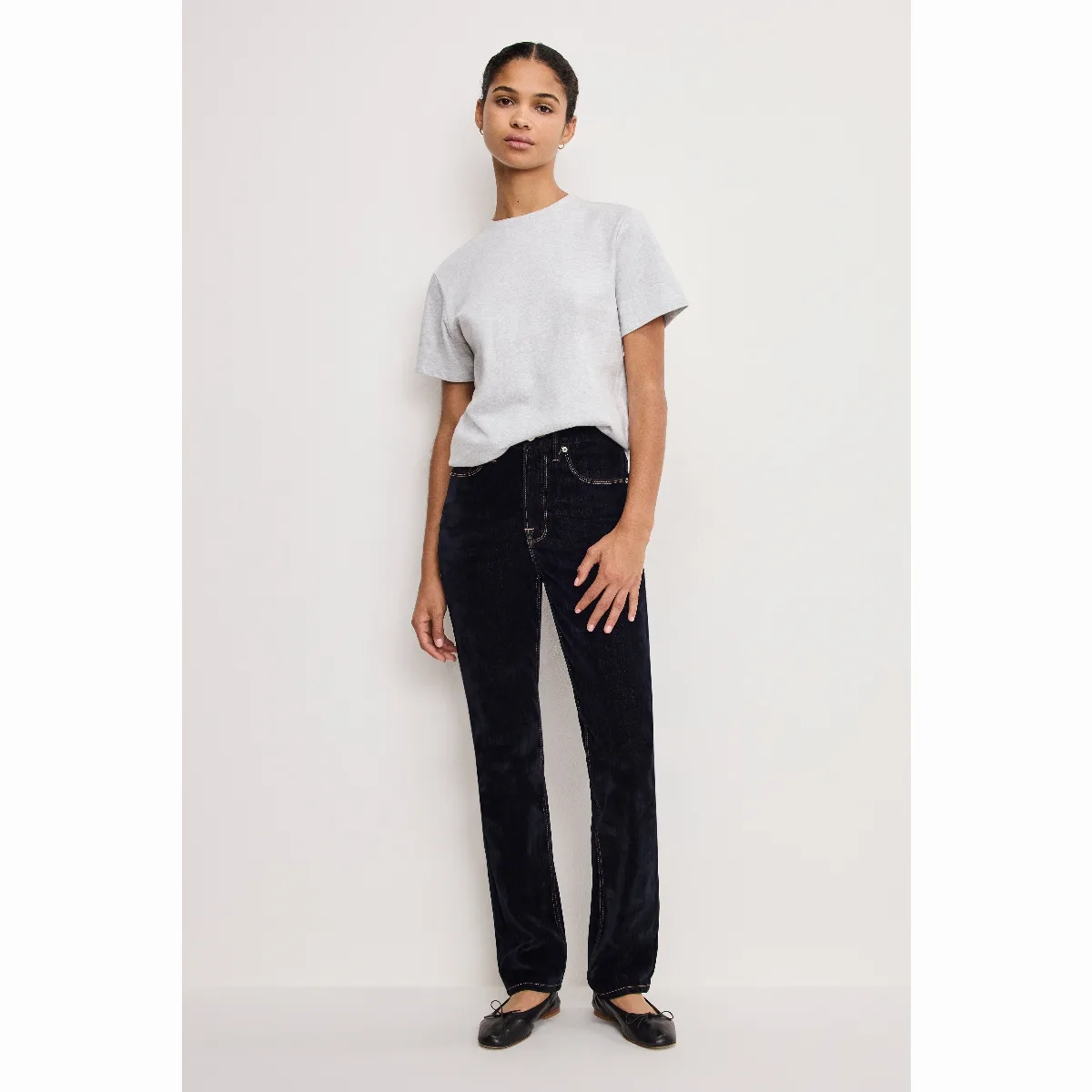 Good Icon Straight Flocked Denim Jeans by Khloé Kardashian by GOOD AMERICAN
