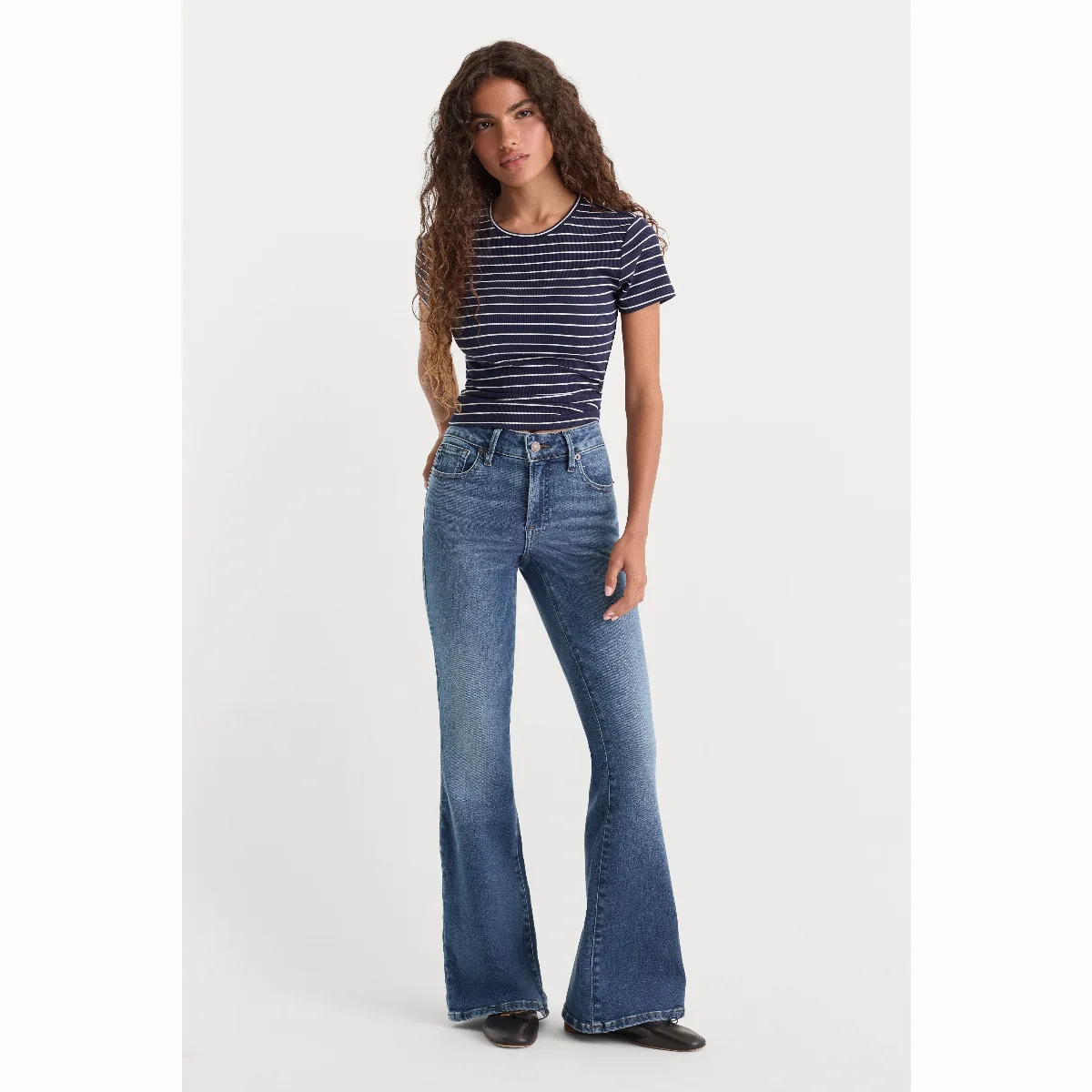 Soft Tech Good Flare Jeans by Khloé Kardashian by GOOD AMERICAN