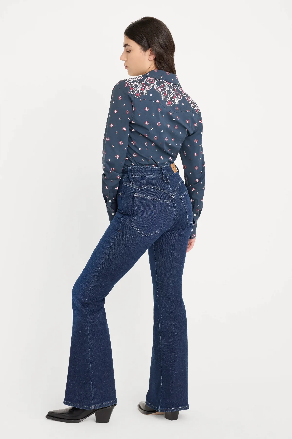 Dolly Joleans Flare Jeans by Khloé Kardashian by GOOD AMERICAN