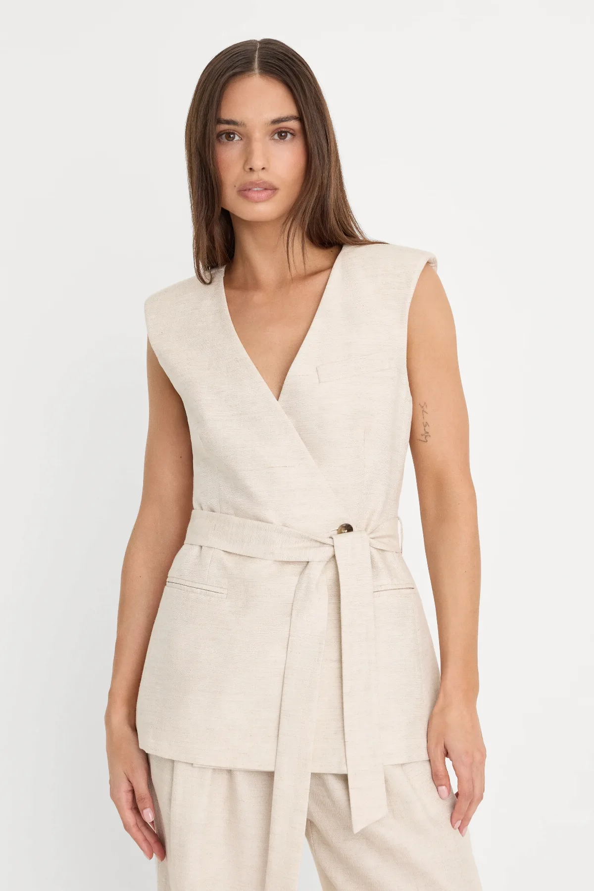 Linen Sleeveless Belted Vest by Khlo Kardashian by GOOD AMERICAN