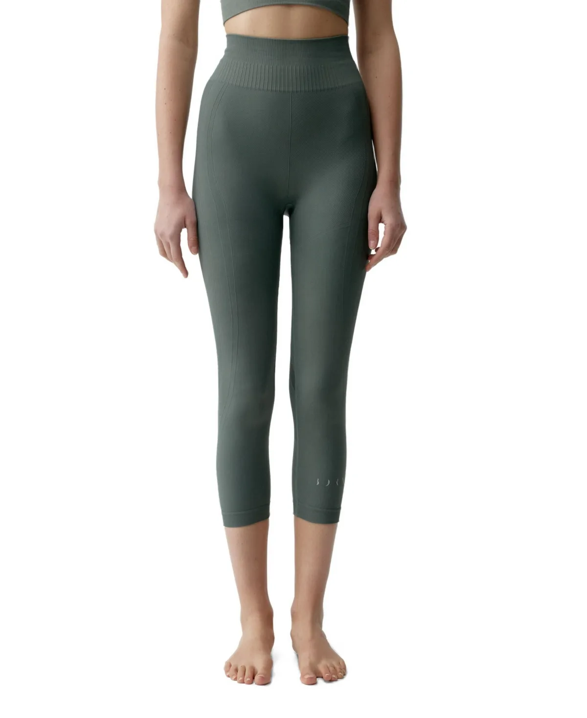 Eris Seamless High-Waisted Capri Leggings by Born Living Yoga