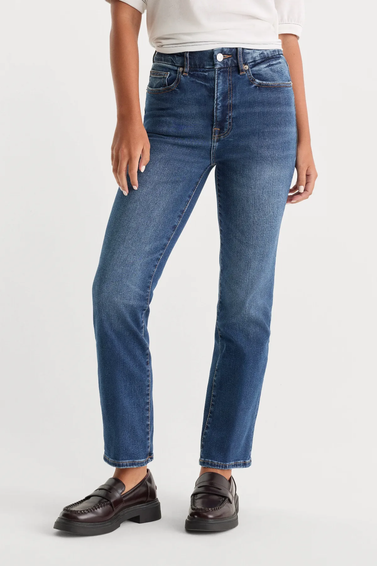 Always Fits Good Petite Straight Jeans by Khloé Kardashian by GOOD AMERICAN