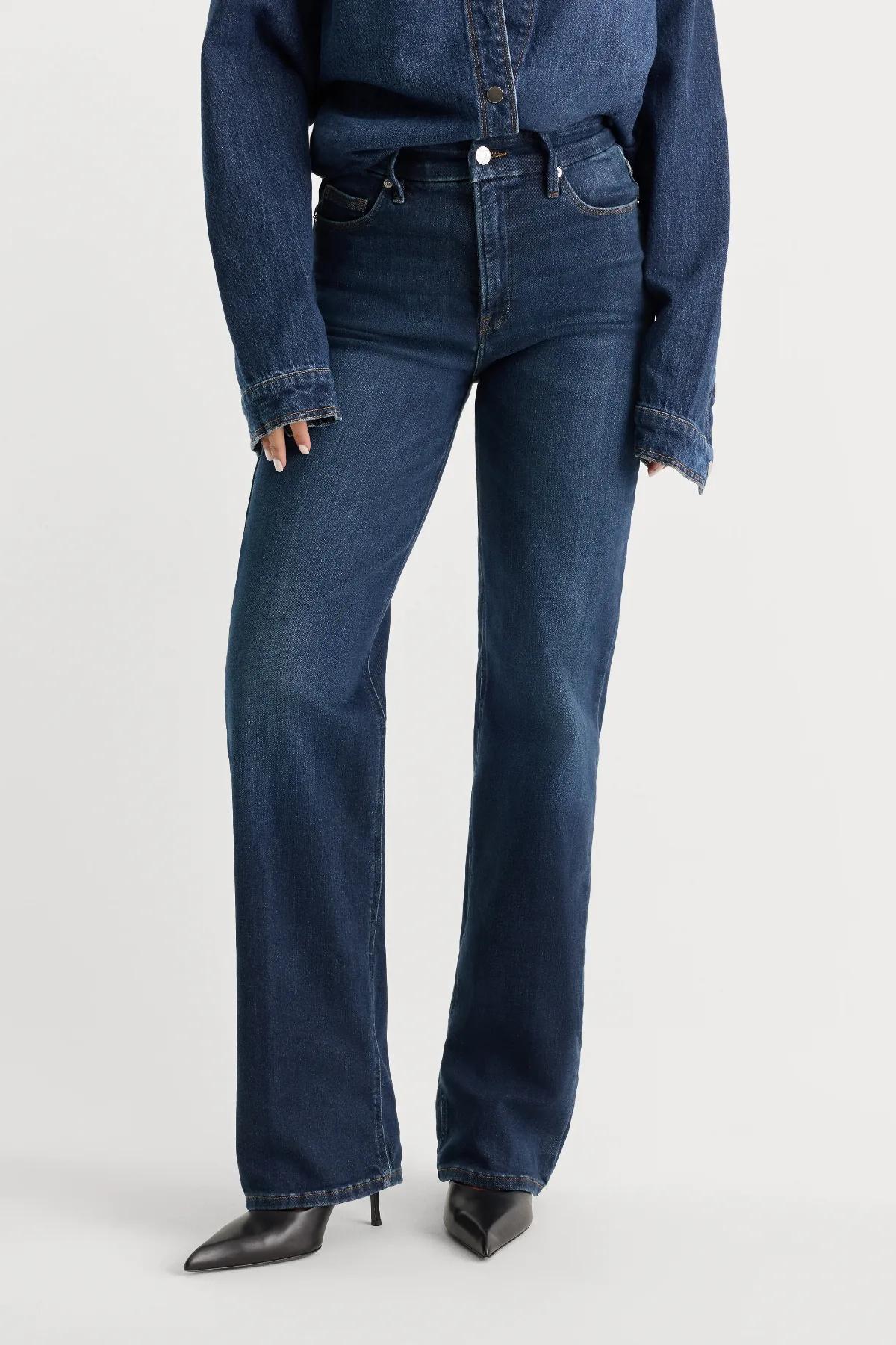 Soft Tech Good True Straight Jeans by Khloé Kardashian by GOOD AMERICAN