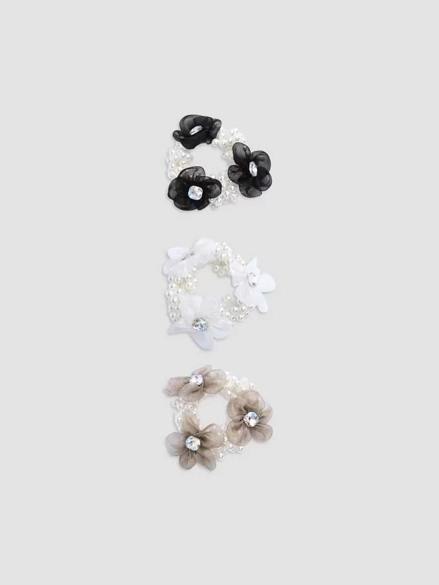 Pearl Flower Scrunchie Set by Mimi Tutu